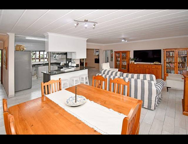 2 BEDROOM APARTMENT FOR SALE IN DOWERGLEN EXT 4